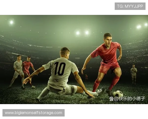 从贫困街头到绿茵场的传奇逆袭足球明星身世揭秘