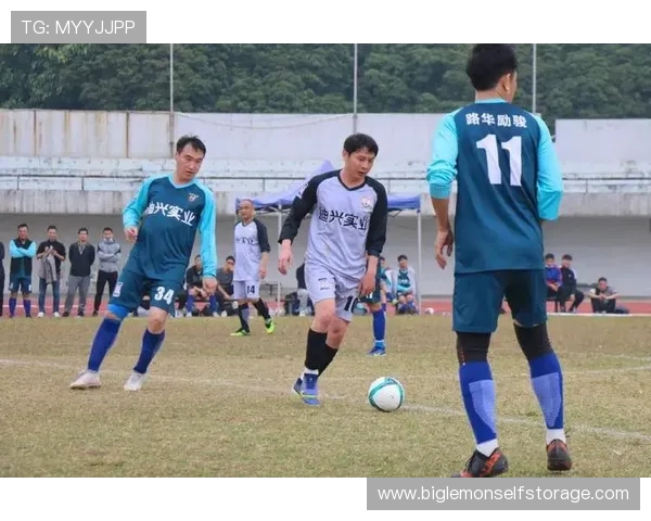 西安足球队在选拔赛中以53分稳居积分榜首位，展现强劲实力