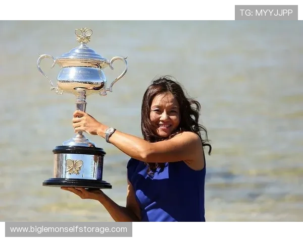 李娜专访：追忆足球生涯的点滴与成长之路