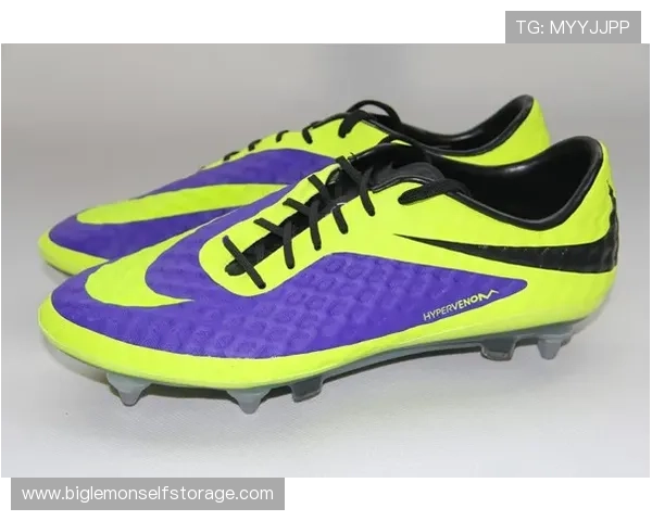 不换足球鞋的足球明星们如何在赛场上展现独特风采与坚持精神